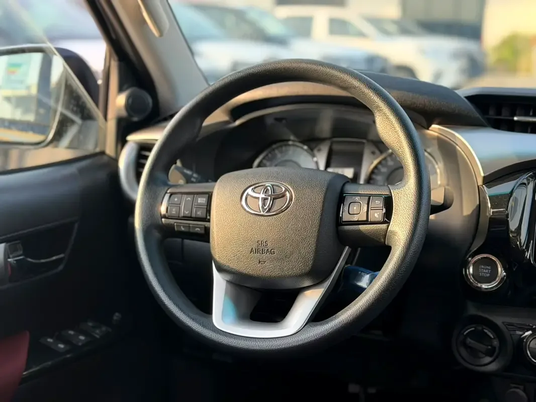 Toyota Hilux 2.7 AT RWD (166 حصان) - 6