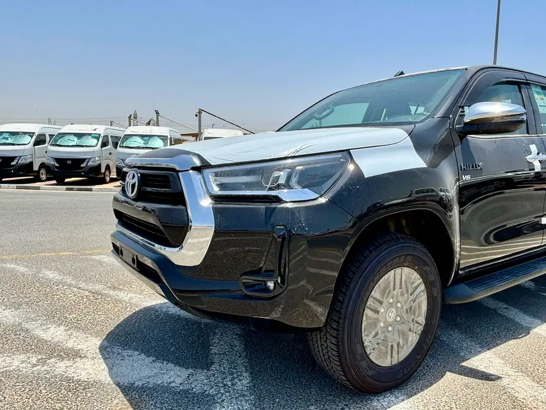 Toyota Hilux 2.7 AT RWD (166 حصان) - 2