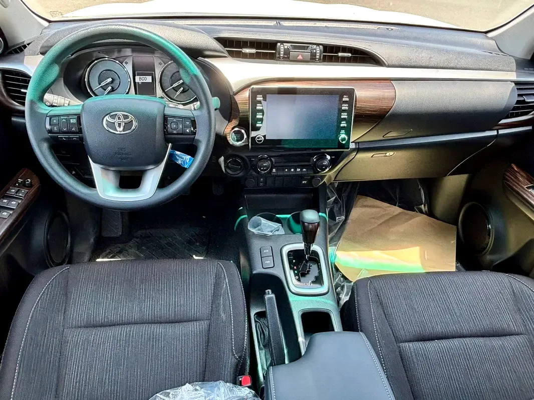 Toyota Hilux 2.7 AT RWD (166 حصان) - 7