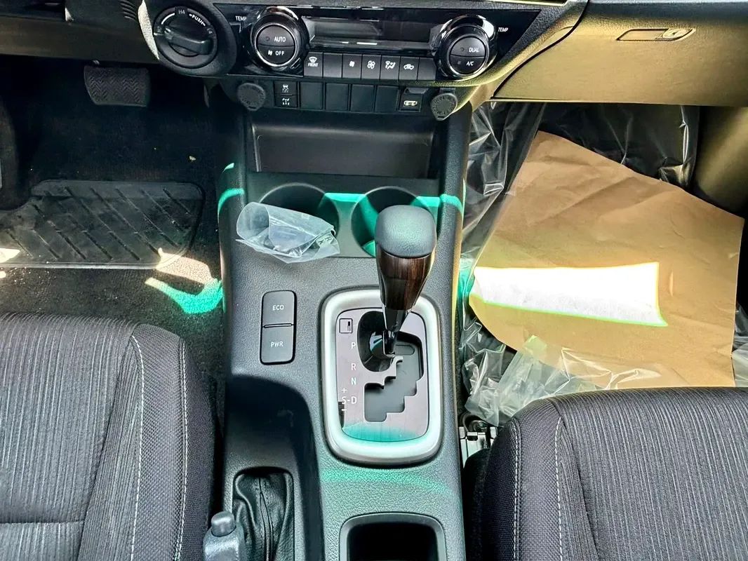 Toyota Hilux 2.7 AT RWD (166 حصان) - 9