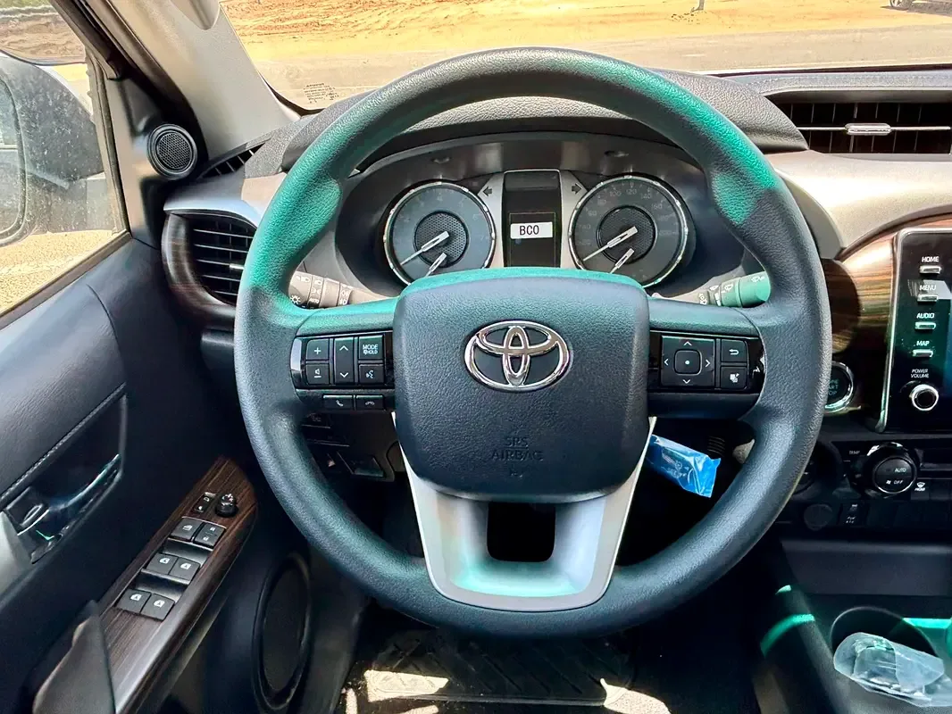 Toyota Hilux 2.7 AT RWD (166 حصان) - 10