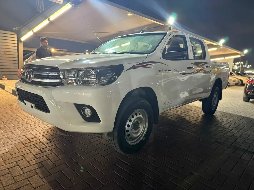 Toyota Hilux 2.7 AT RWD (166 حصان)