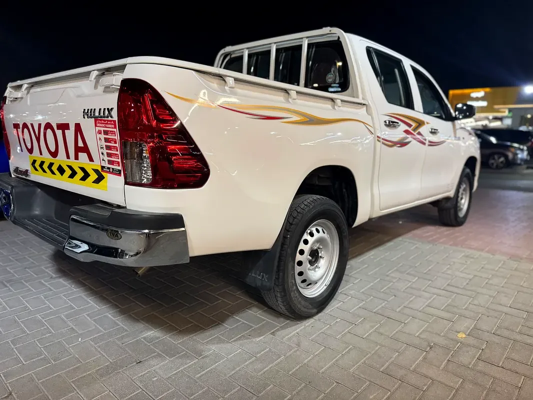 Toyota Hilux 2.7 AT RWD (166 حصان) - 4
