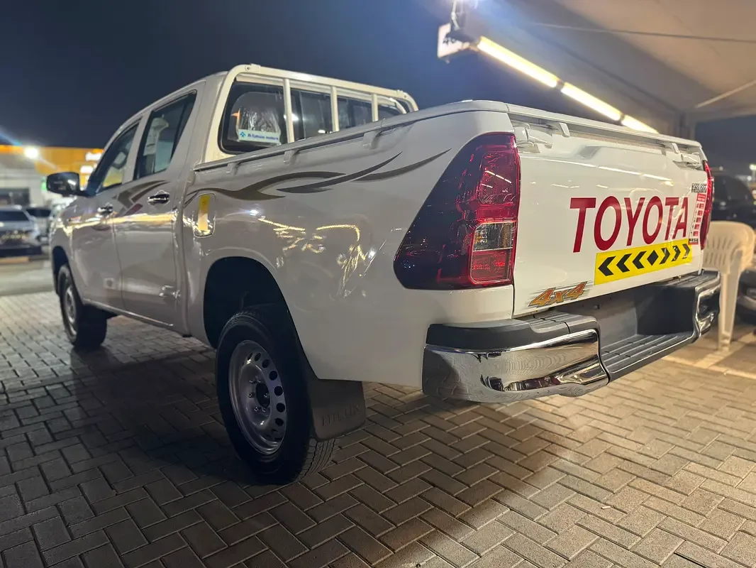 Toyota Hilux 2.7 AT RWD (166 حصان) - 7