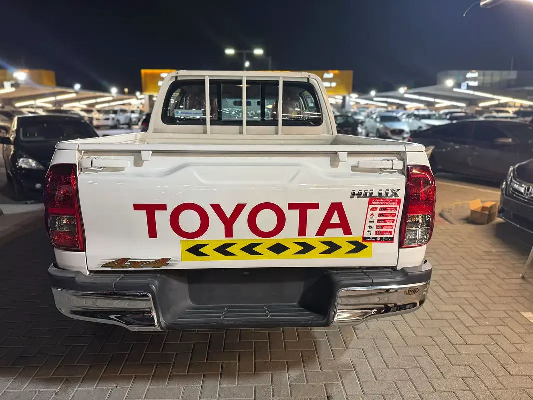 Toyota Hilux 2.7 AT RWD (166 حصان) - 9