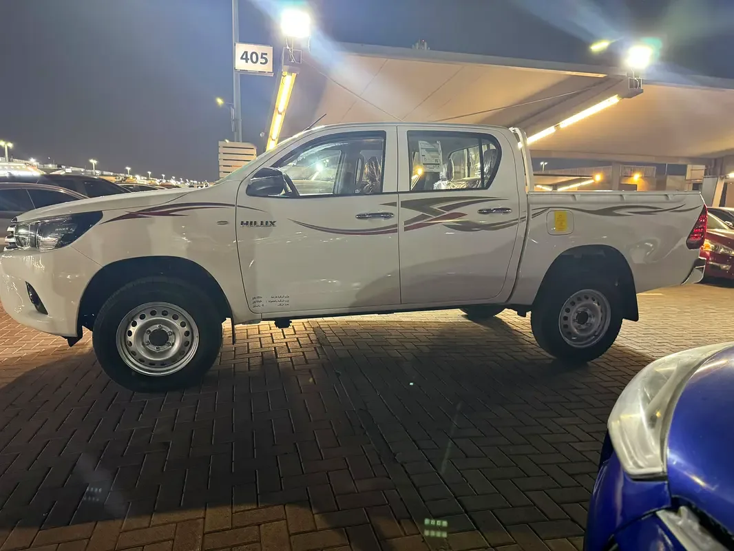 Toyota Hilux 2.7 AT RWD (166 حصان) - 10