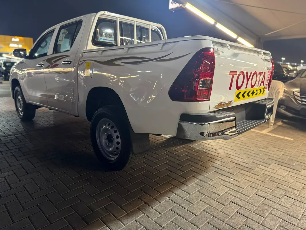 Toyota Hilux 2.7 AT RWD (166 حصان) - 15