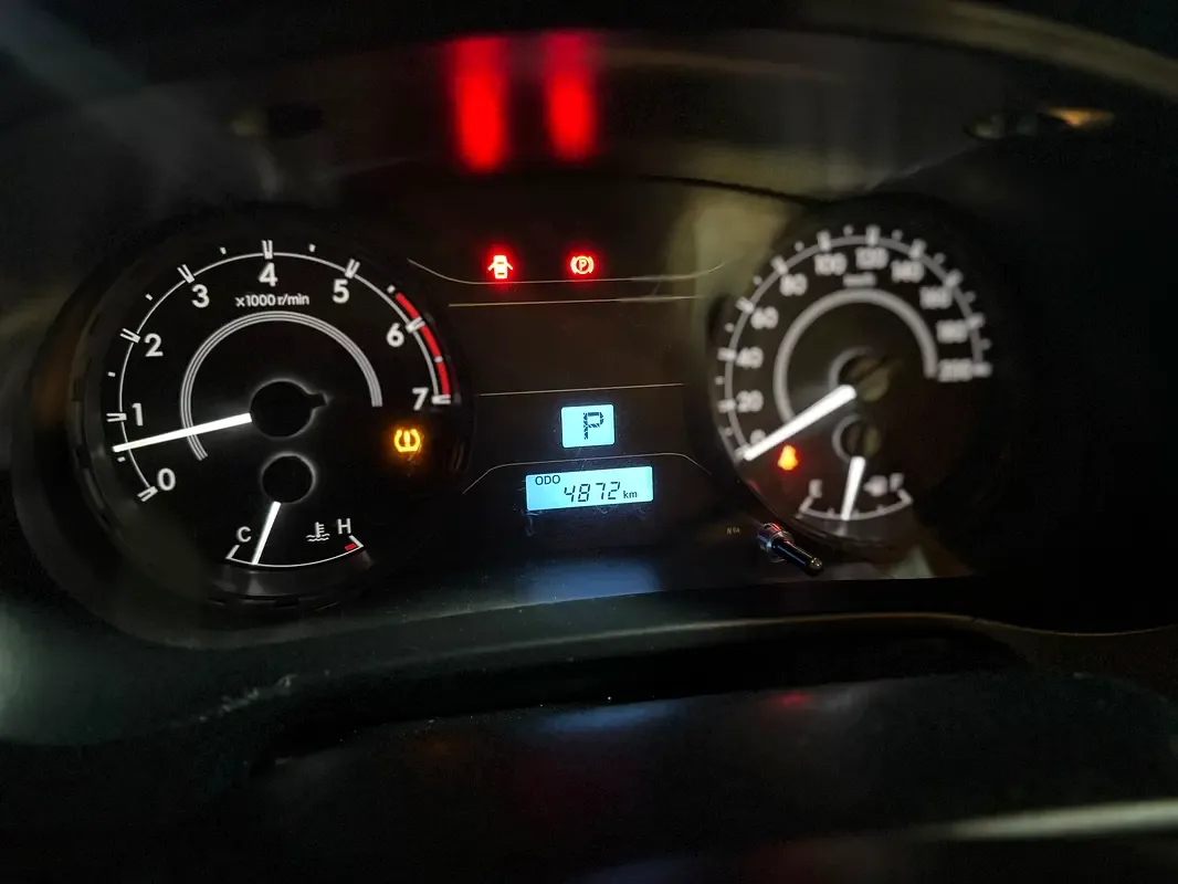 Toyota Hilux 2.7 AT RWD (166 حصان) - 17