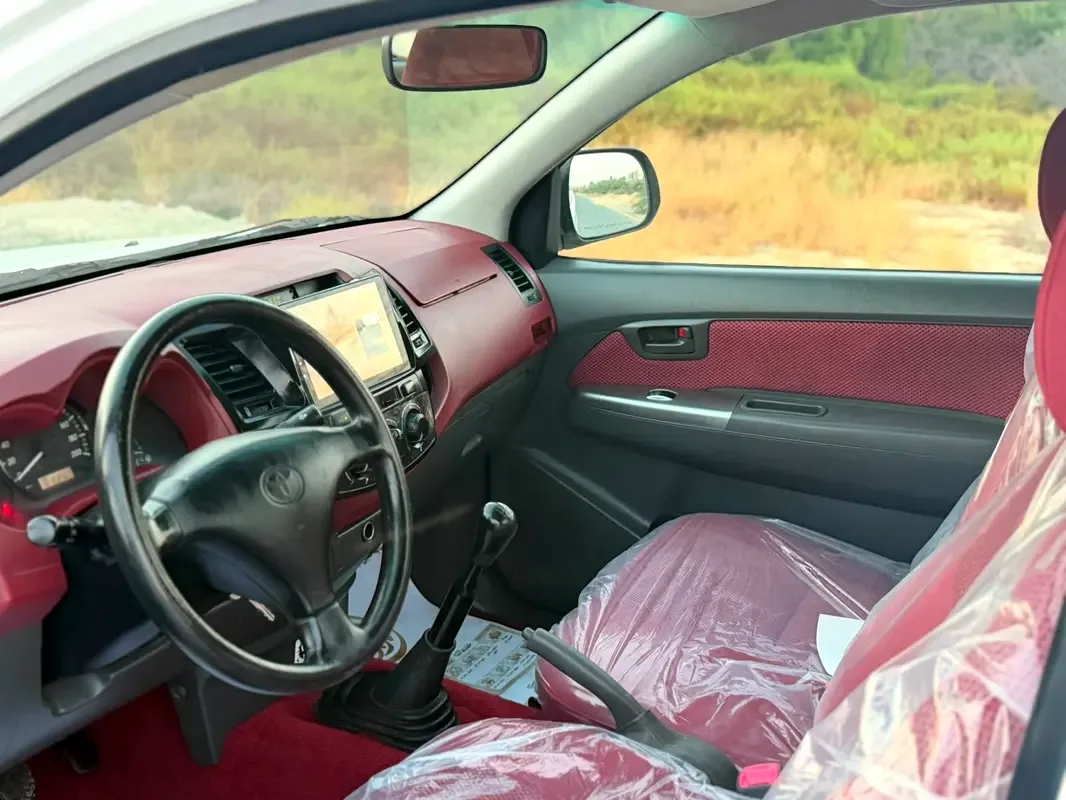 Toyota Hilux 2.7 MT (163 حصان) - 6
