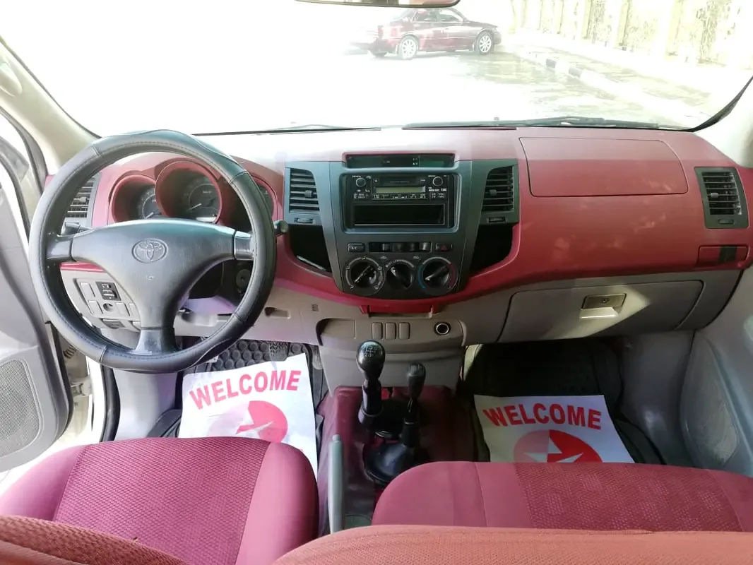 Toyota Hilux 2.7 MT (163 حصان) - 7