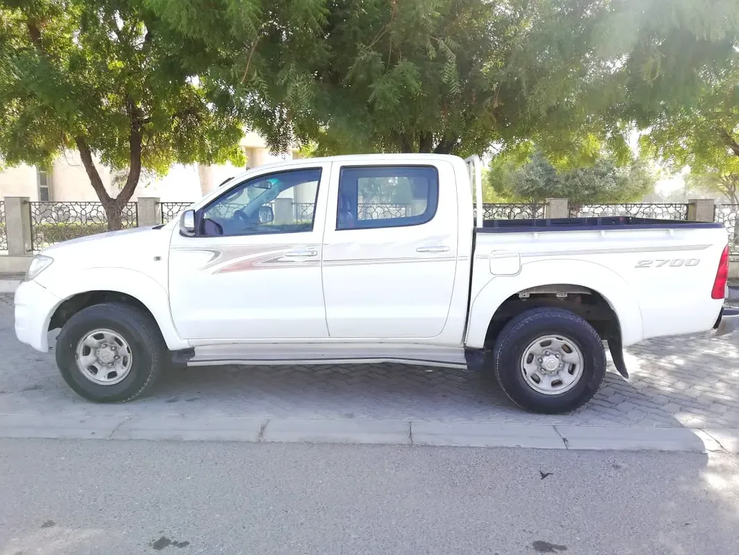 Toyota Hilux 2.7 MT (163 حصان) - 6