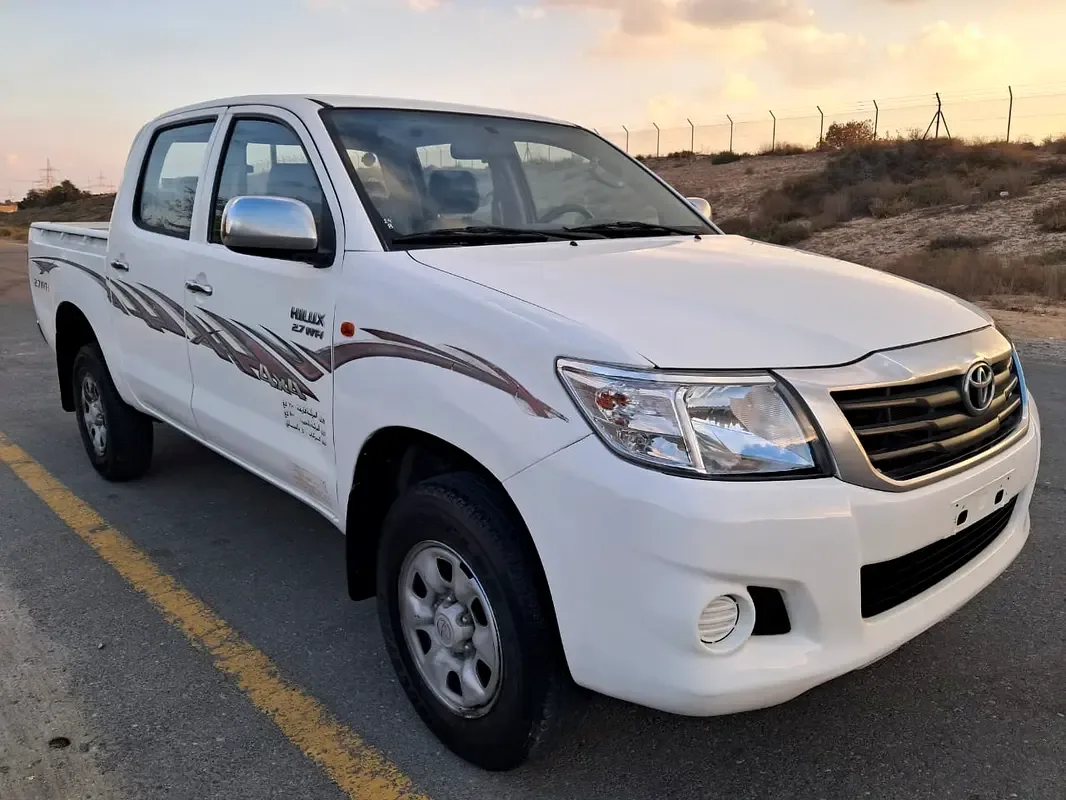 Toyota Hilux 2.7 MT (163 hp)