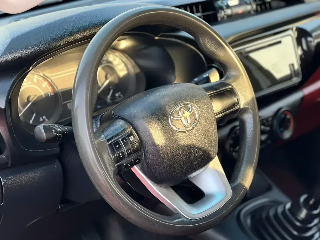 Toyota Hilux 2.7 MT (164 hp) - 14