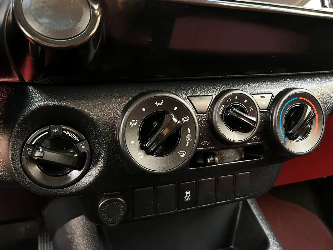 Toyota Hilux 2.7 MT (164 hp) - 17