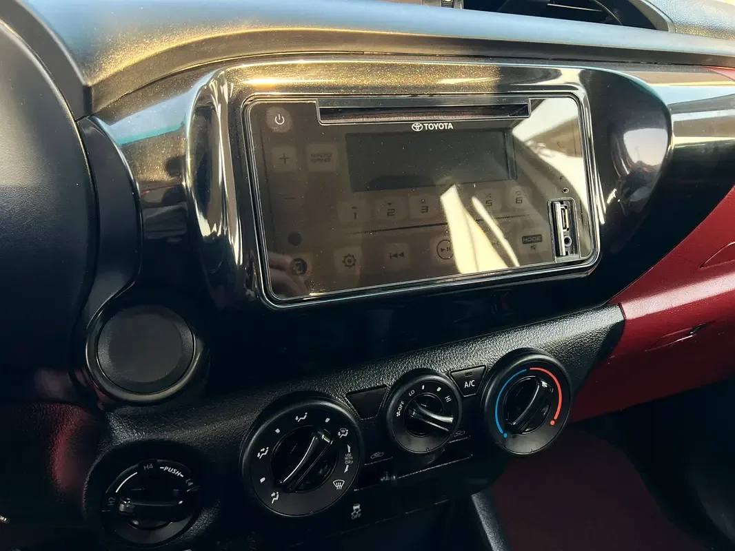 Toyota Hilux 2.7 MT (164 hp) - 16