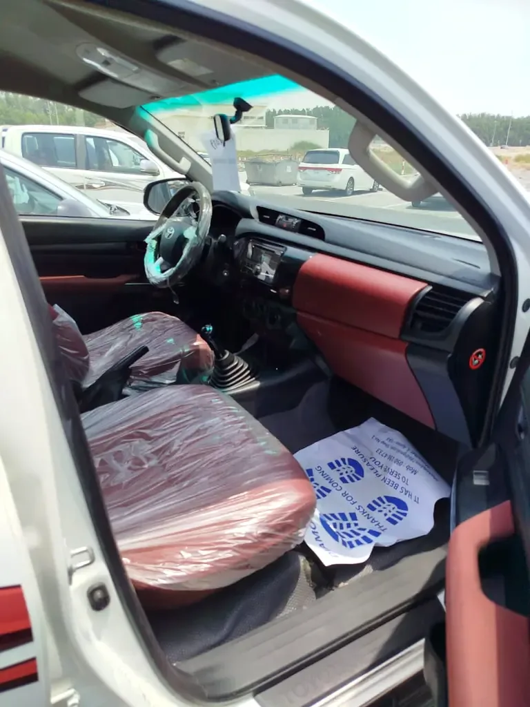 Toyota Hilux 2.7 MT (164 حصان) - 4