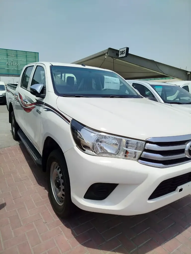 Toyota Hilux 2.7 MT (164 حصان) - 8