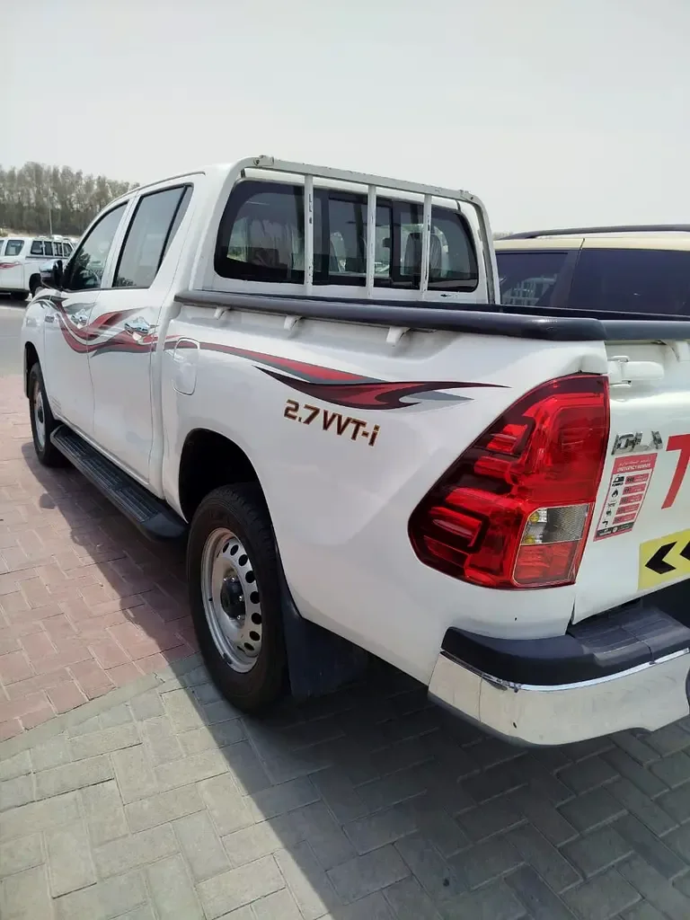 Toyota Hilux 2.7 MT (164 حصان) - 10
