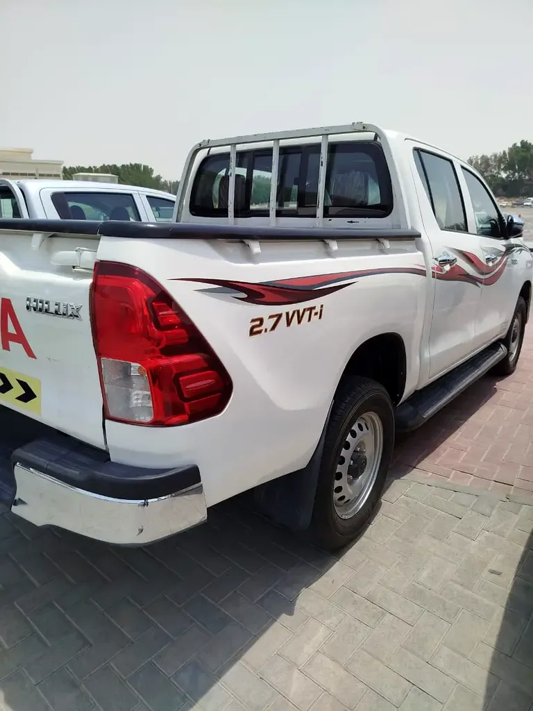 Toyota Hilux 2.7 MT (164 حصان) - 7