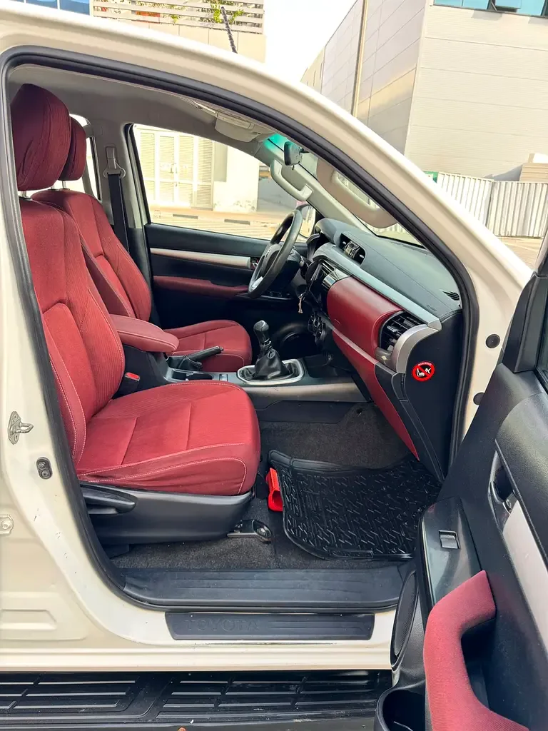 Toyota Hilux 2.7 MT (164 hp) - 8