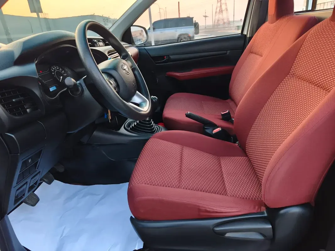 Toyota Hilux 2.7 MT 4WD (164 hp) - 12