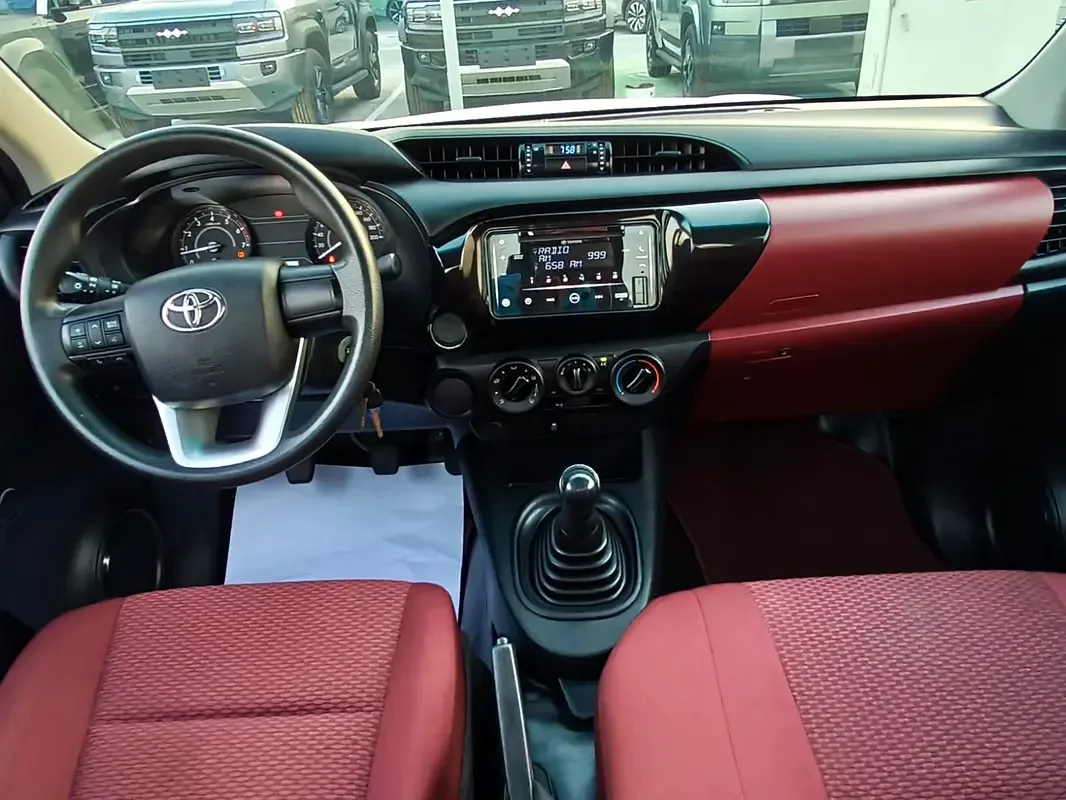 Toyota Hilux 2.7 MT 4WD (164 hp) - 11