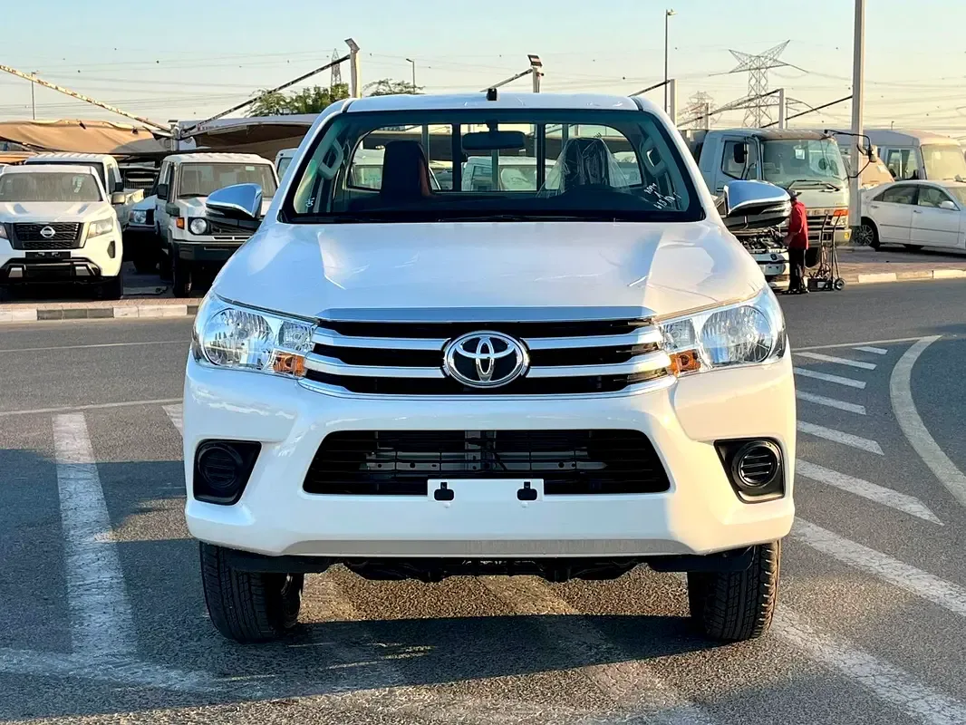 Toyota Hilux 2.7 MT 4WD (166 hp)