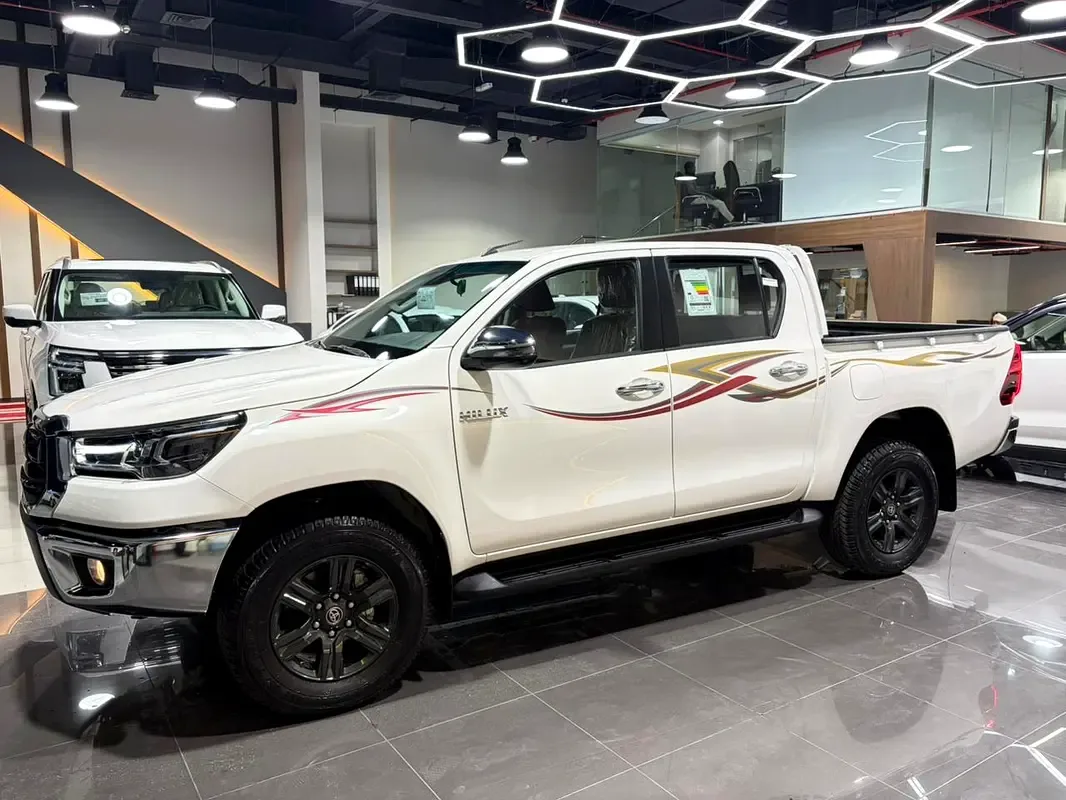 Toyota Hilux 2.7 MT 4WD (166 hp)