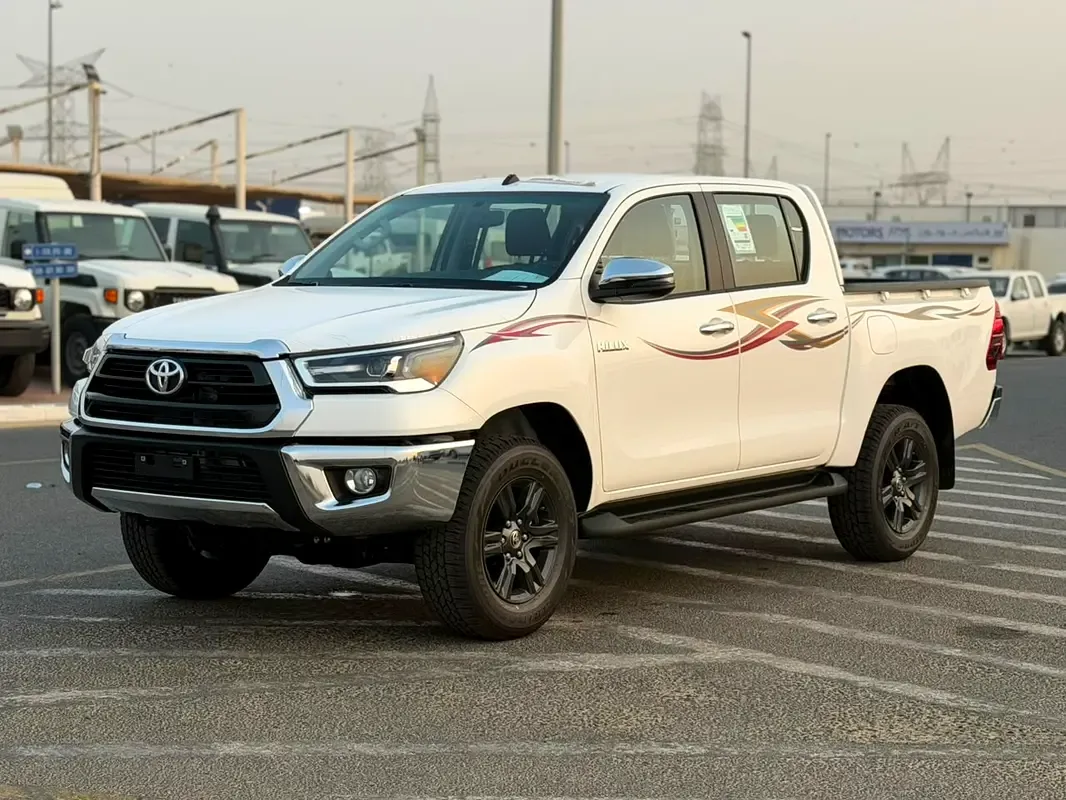 Toyota Hilux 2.7 MT 4WD (166 hp)
