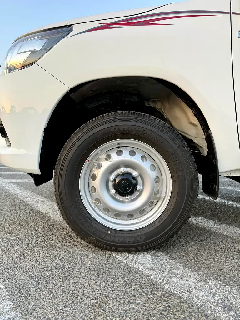 Toyota Hilux 2.7 MT 4WD (166 حصان) - 7