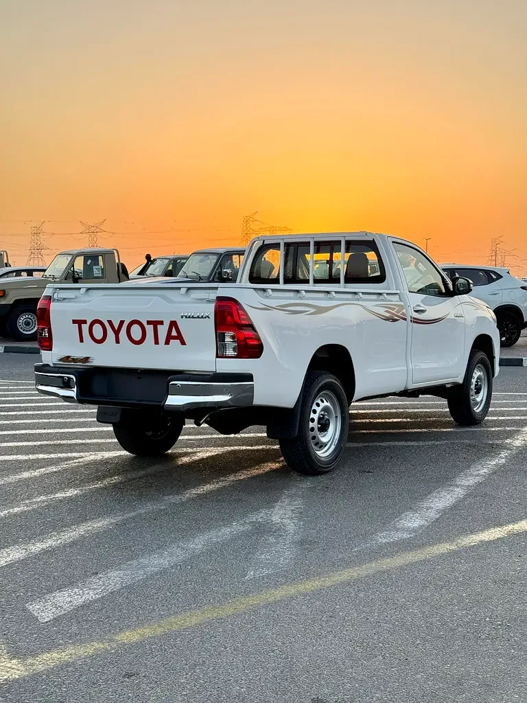 Toyota Hilux 2.7 MT 4WD (166 حصان) - 5