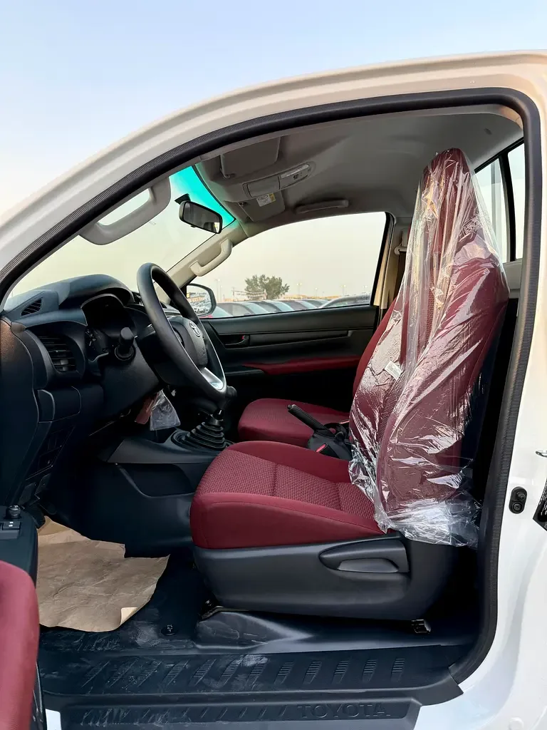 Toyota Hilux 2.7 MT 4WD (166 حصان) - 9