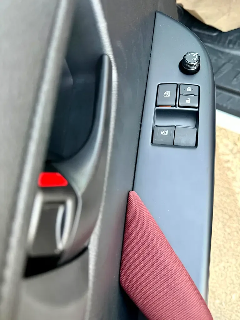 Toyota Hilux 2.7 MT 4WD (166 حصان) - 10