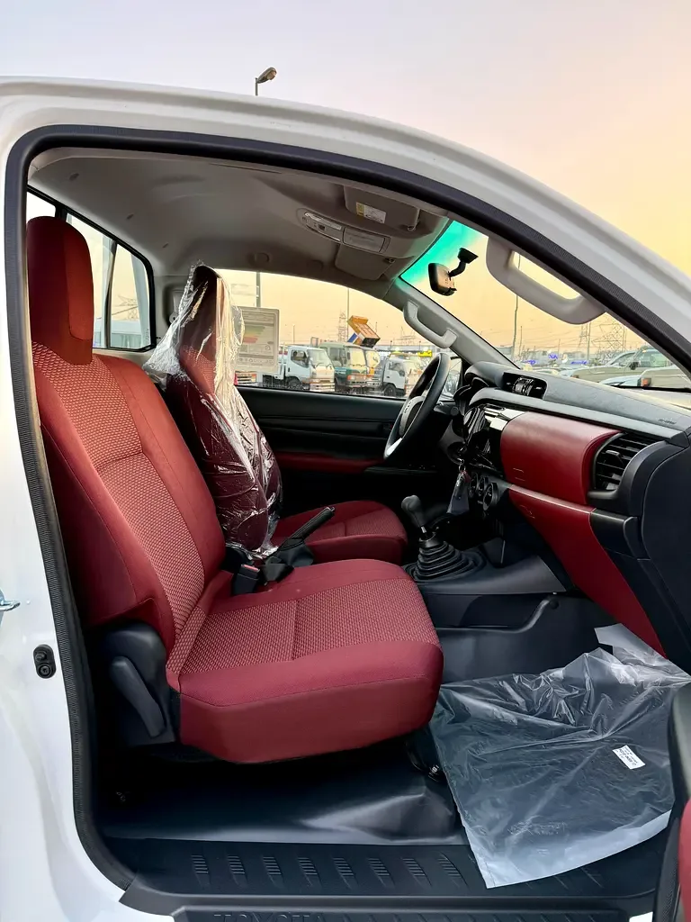 Toyota Hilux 2.7 MT 4WD (166 حصان) - 8