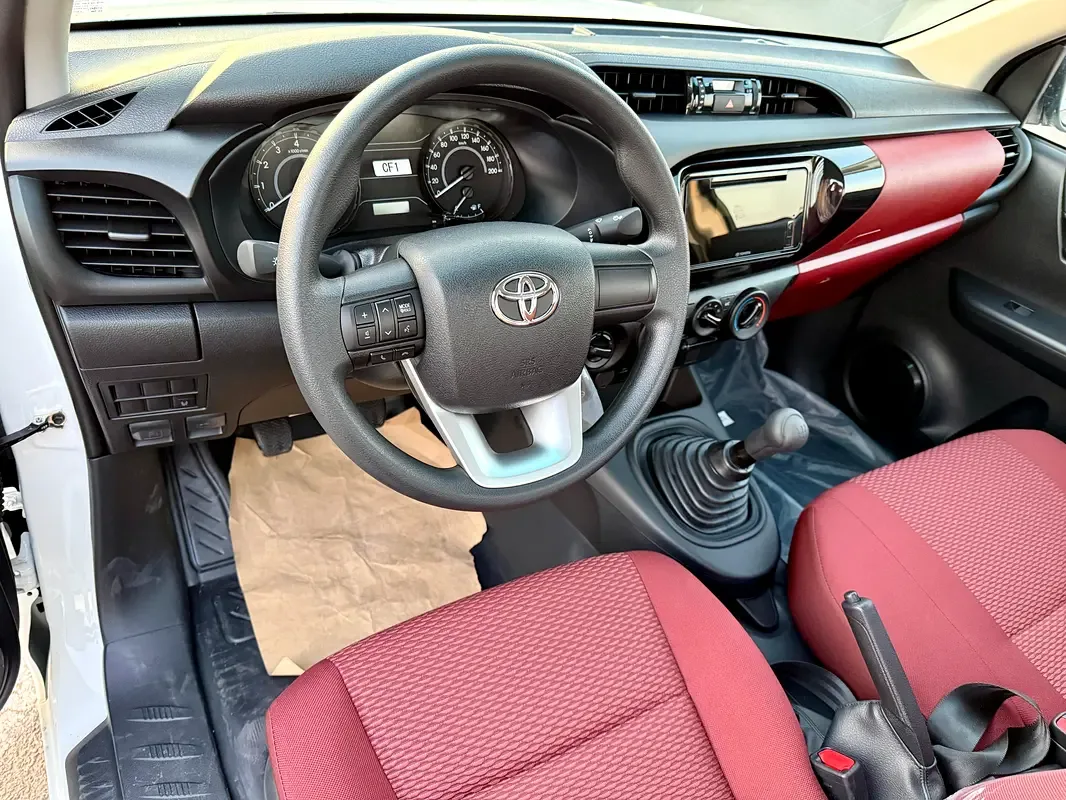 Toyota Hilux 2.7 MT 4WD (166 حصان) - 12