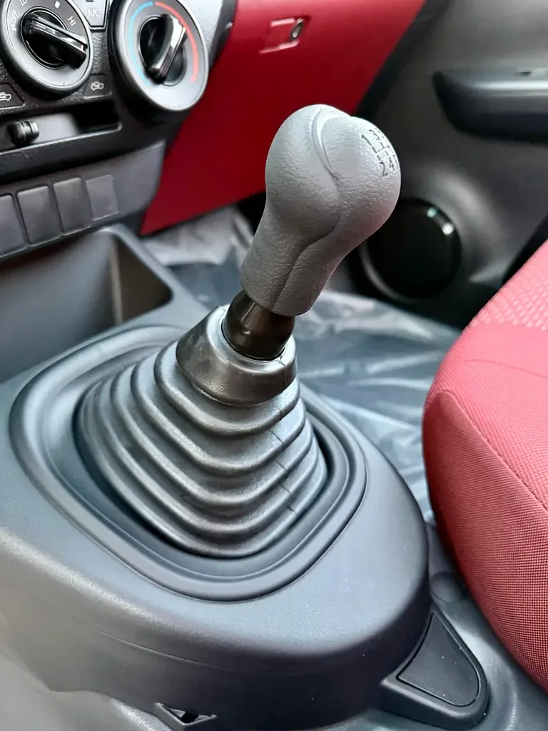 Toyota Hilux 2.7 MT 4WD (166 حصان) - 17