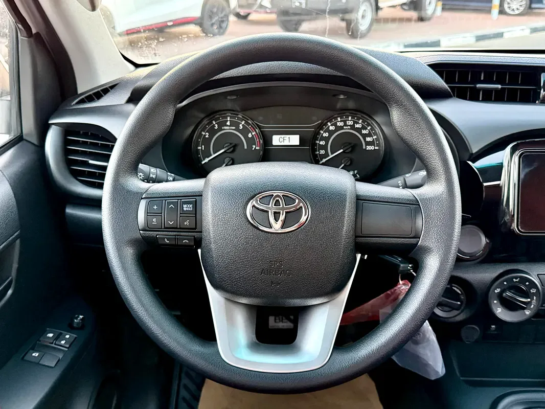 Toyota Hilux 2.7 MT 4WD (166 حصان) - 14