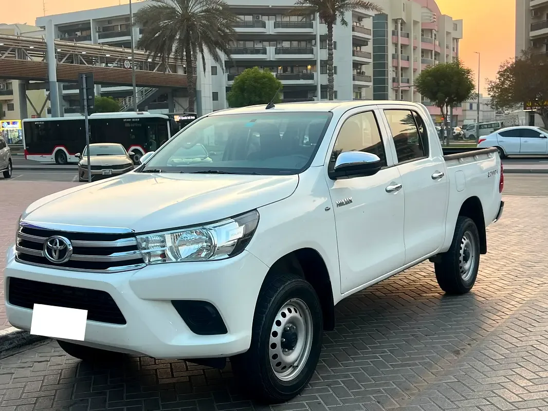 Toyota Hilux 2.8 AT AWD (177 hp)