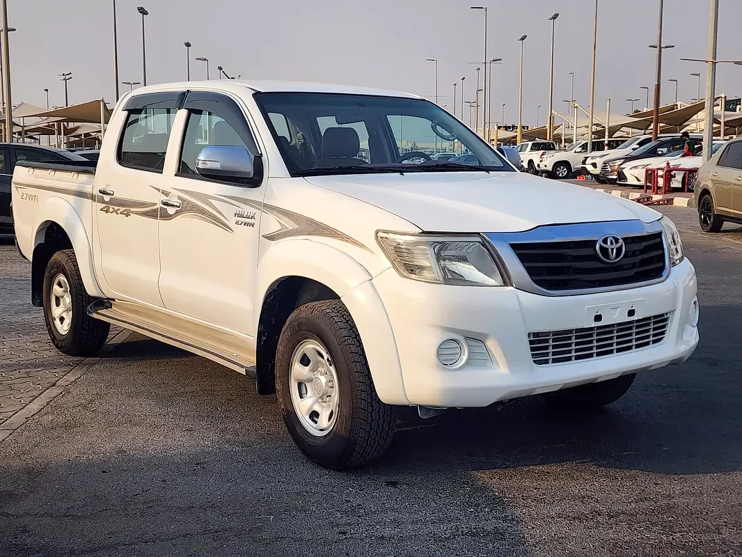 Toyota Hilux 2.8 AT AWD (177 hp)