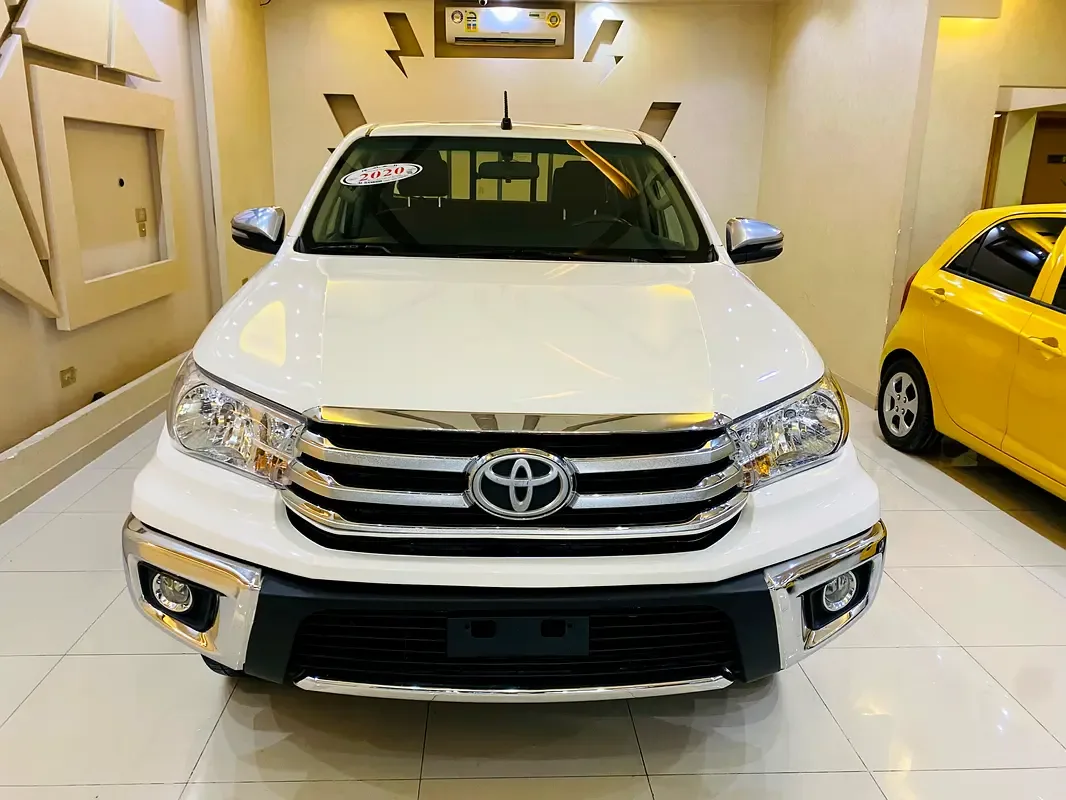 Toyota Hilux 2.8 AT AWD (177 hp)