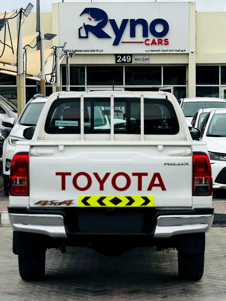 Toyota Hilux 2.8 AT AWD (177 حصان) - 4