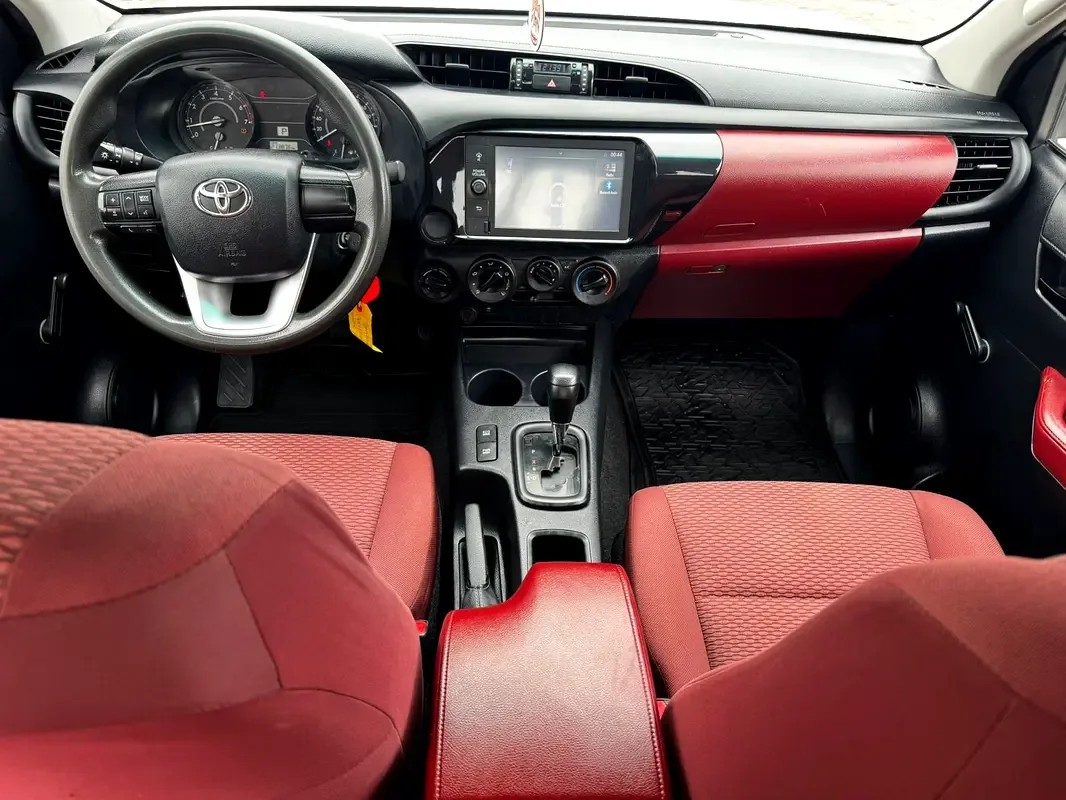 Toyota Hilux 2.8 AT AWD (177 حصان) - 6