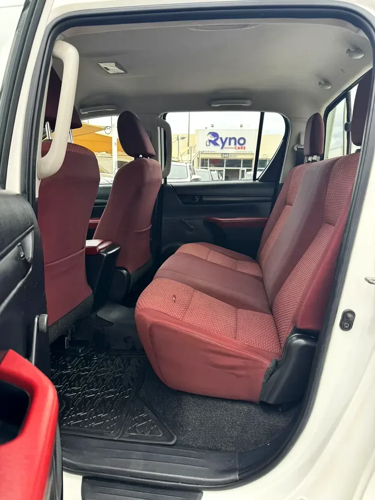 Toyota Hilux 2.8 AT AWD (177 حصان) - 7