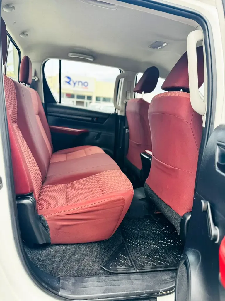 Toyota Hilux 2.8 AT AWD (177 حصان) - 9
