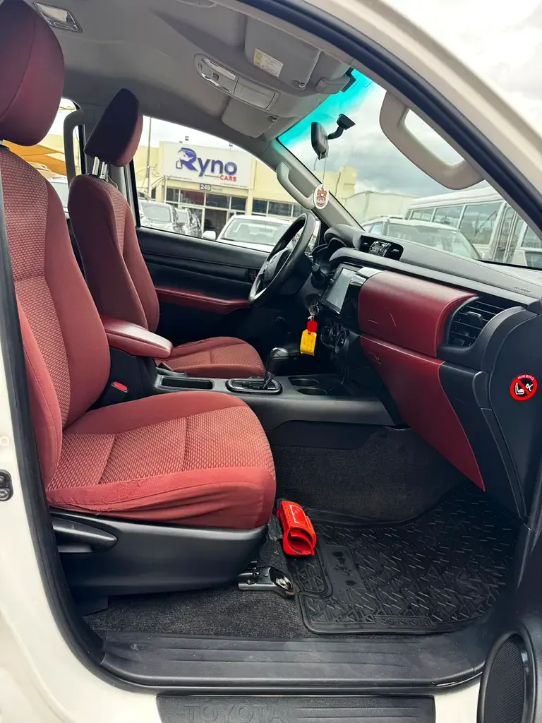 Toyota Hilux 2.8 AT AWD (177 حصان) - 8
