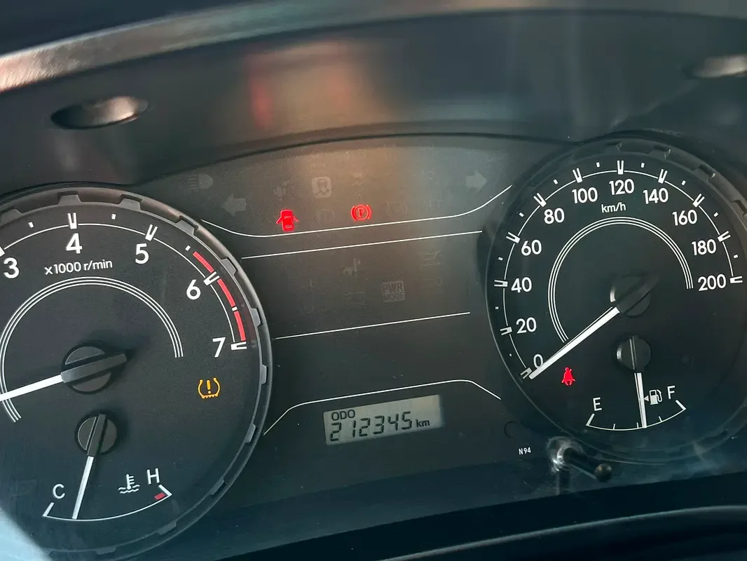 Toyota Hilux 2.8 AT AWD (177 حصان) - 7