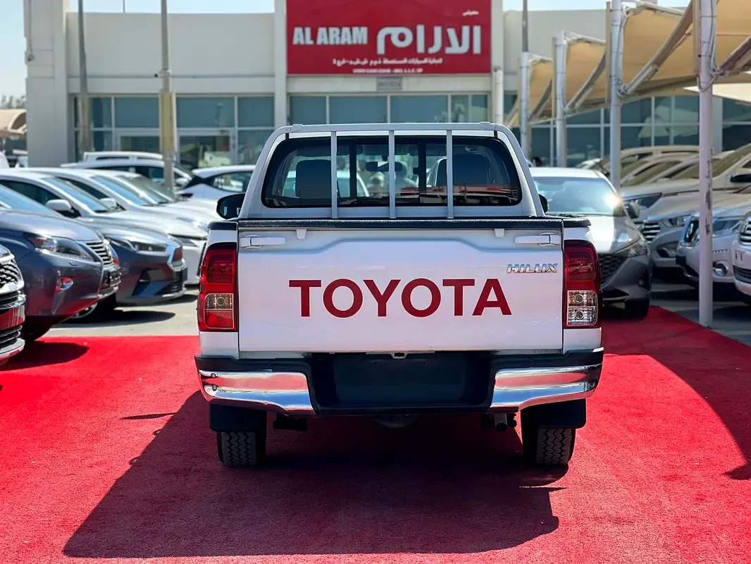 Toyota Hilux 2.8 AT AWD (177 حصان) - 5