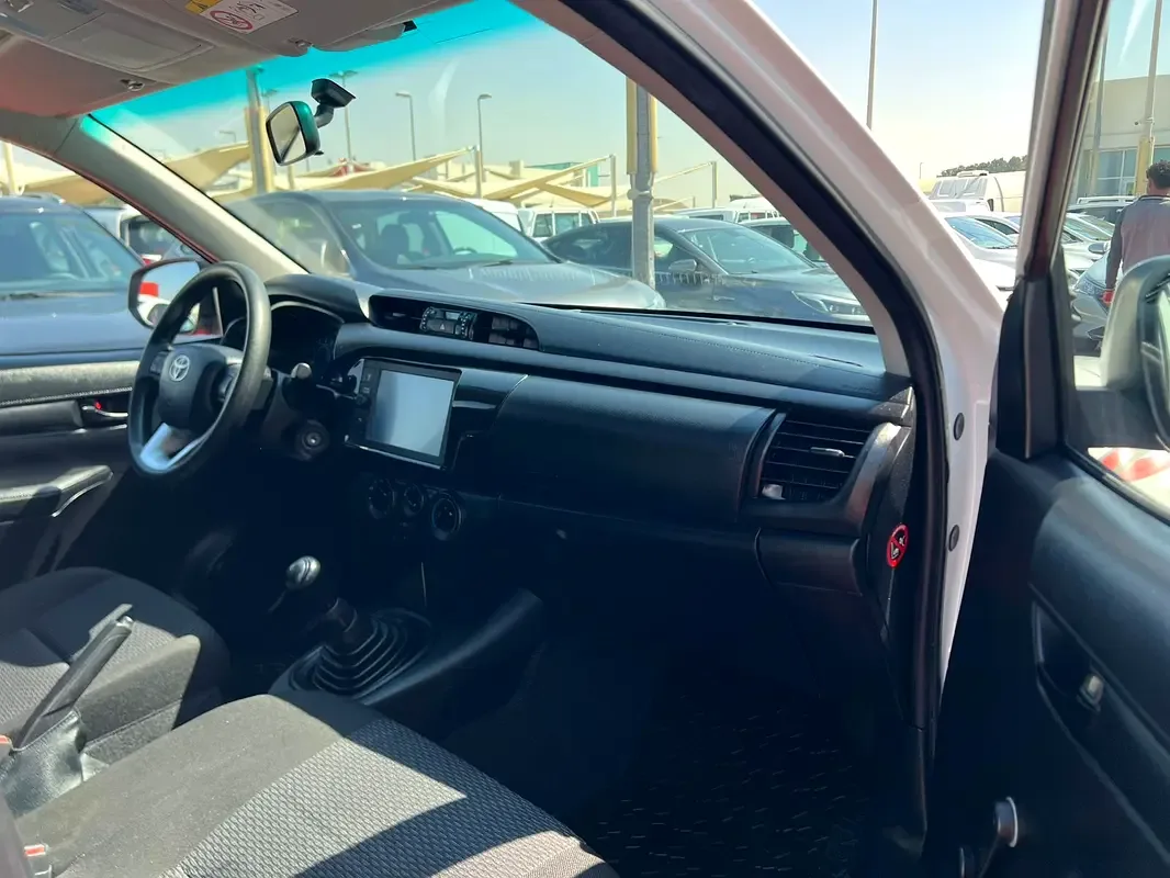 Toyota Hilux 2.8 AT AWD (177 حصان) - 10