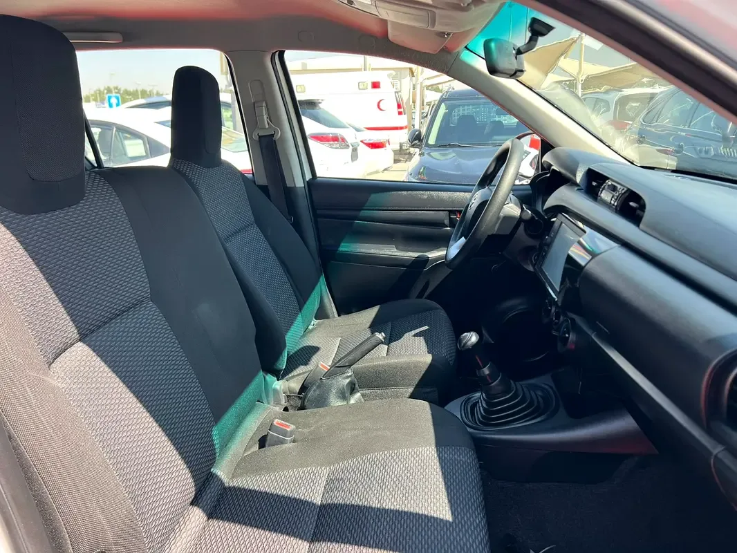 Toyota Hilux 2.8 AT AWD (177 حصان) - 11