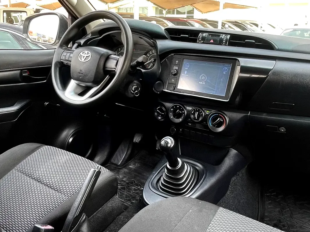 Toyota Hilux 2.8 AT AWD (177 hp) - 9